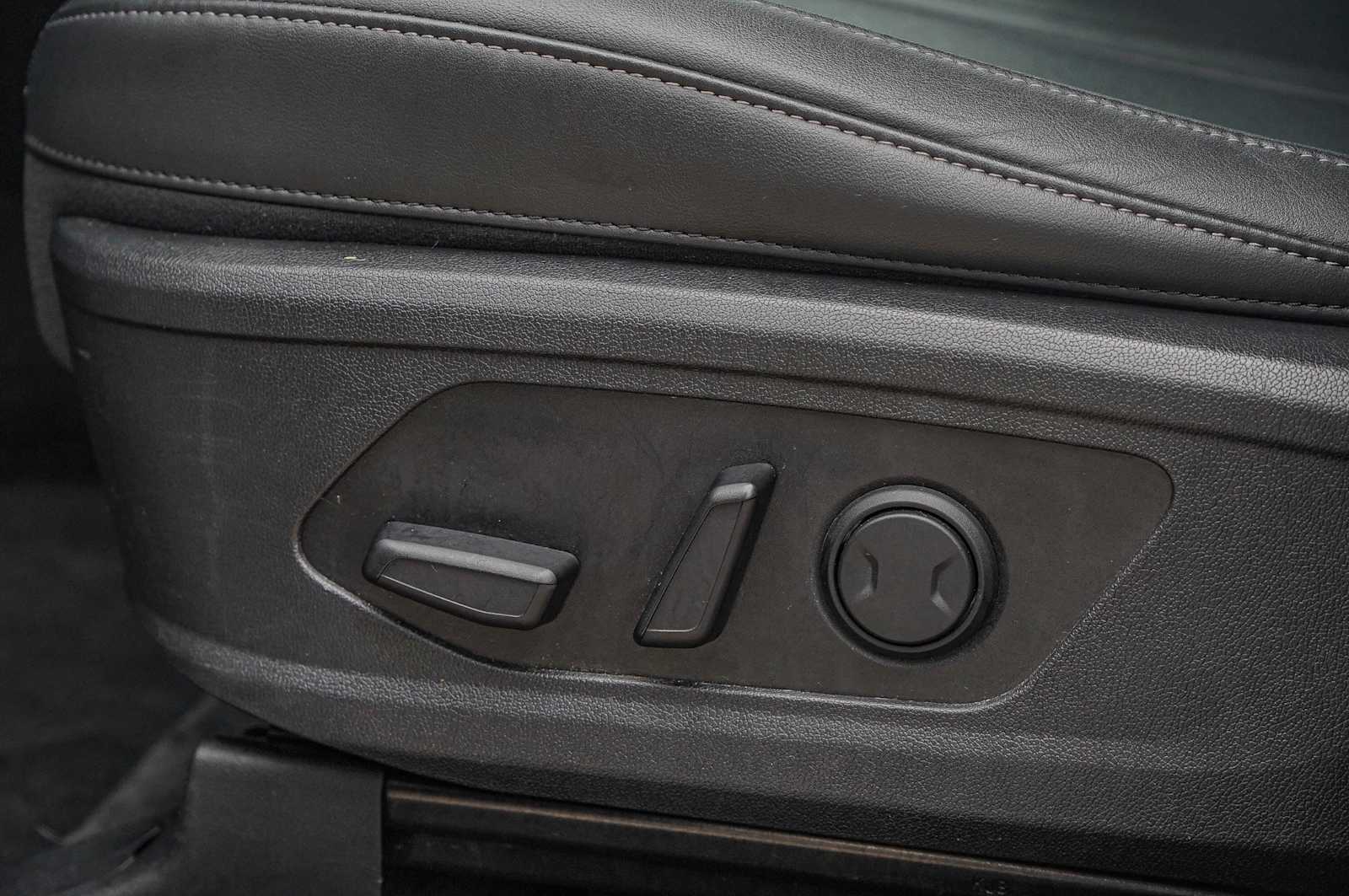 Thumbnail: 2023 Kia Sorento - 25