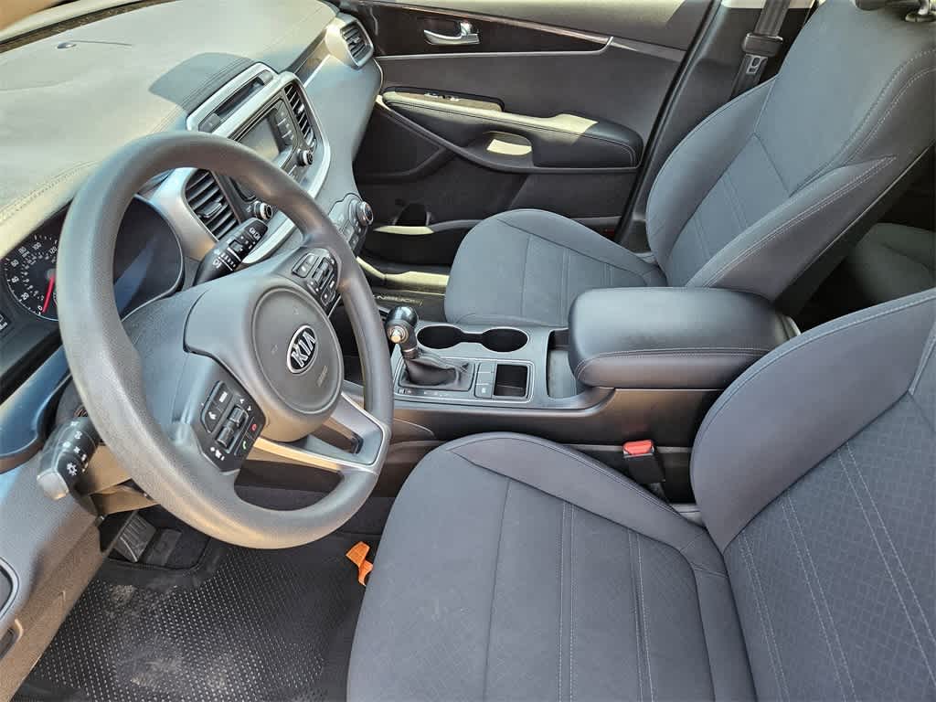 Thumbnail: 2017 Kia Sorento - 12