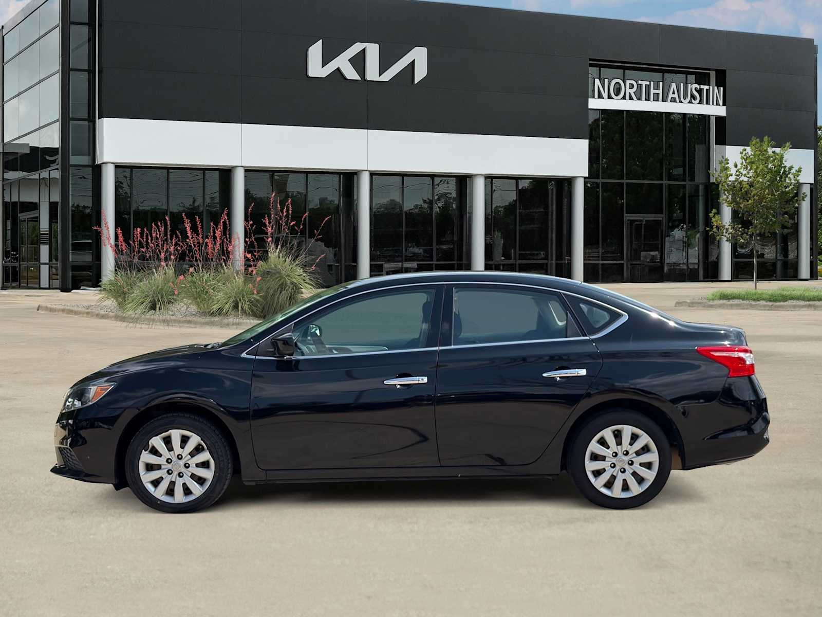 Thumbnail: 2017 Nissan Sentra - 4