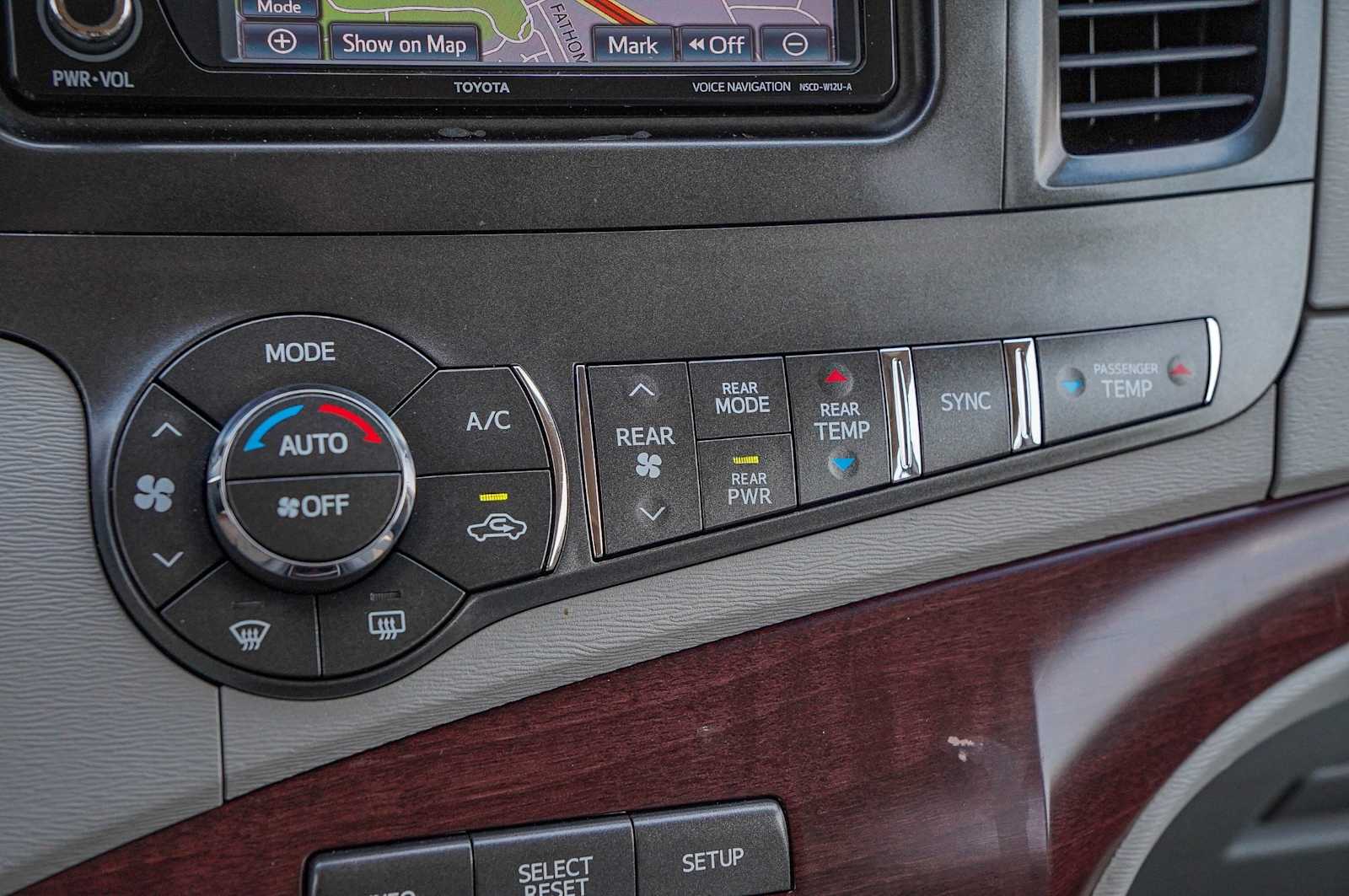Thumbnail: 2013 Toyota Sienna - 21