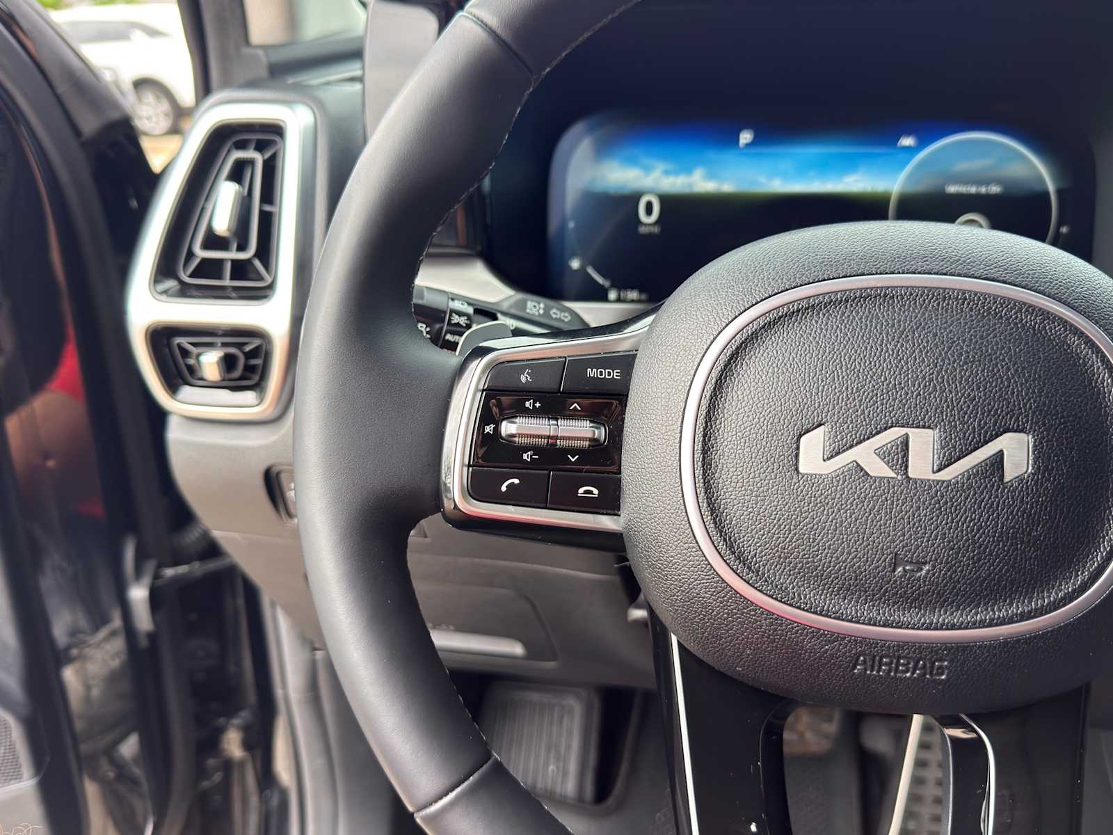 Thumbnail: 2023 Kia Sorento - 21