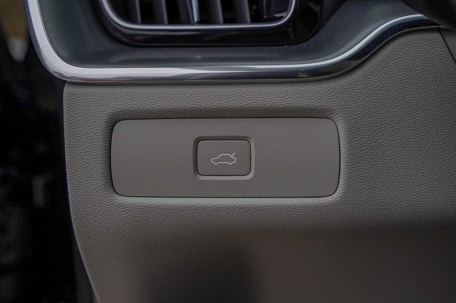 Thumbnail: 2023 Volvo XC60 - 22