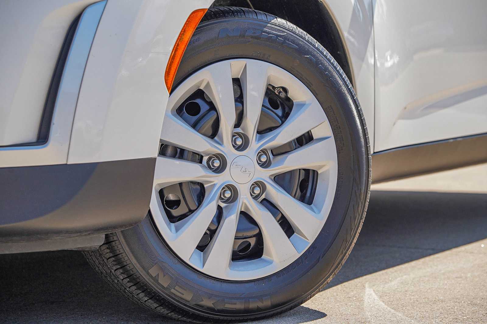 2024 Kia Soul LX photo 2
