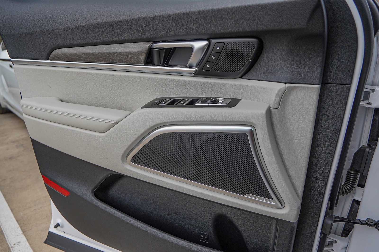 Thumbnail: 2022 Kia Telluride - 24