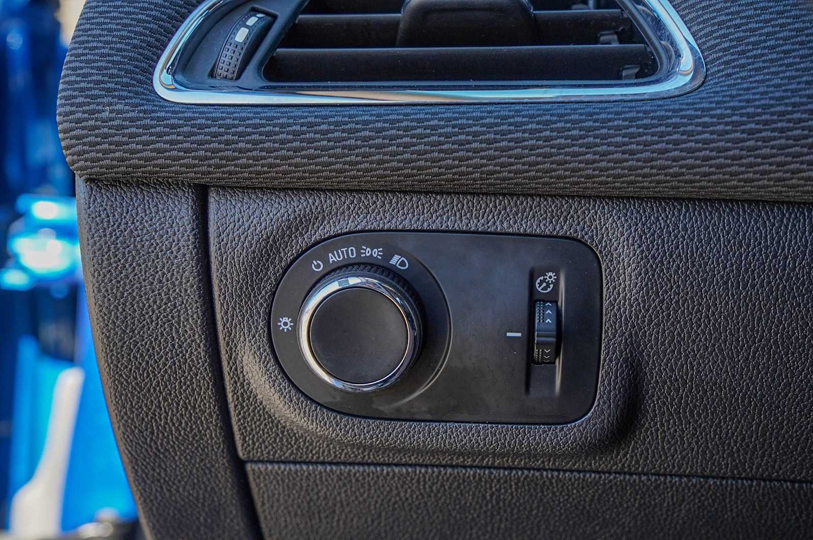 Thumbnail: 2017 Chevrolet Cruze - 20