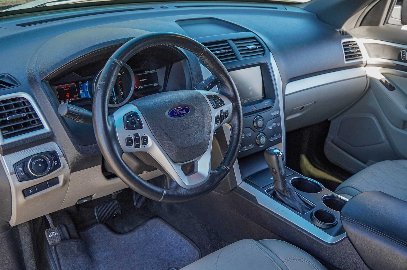 Thumbnail: 2012 Ford Explorer - 9