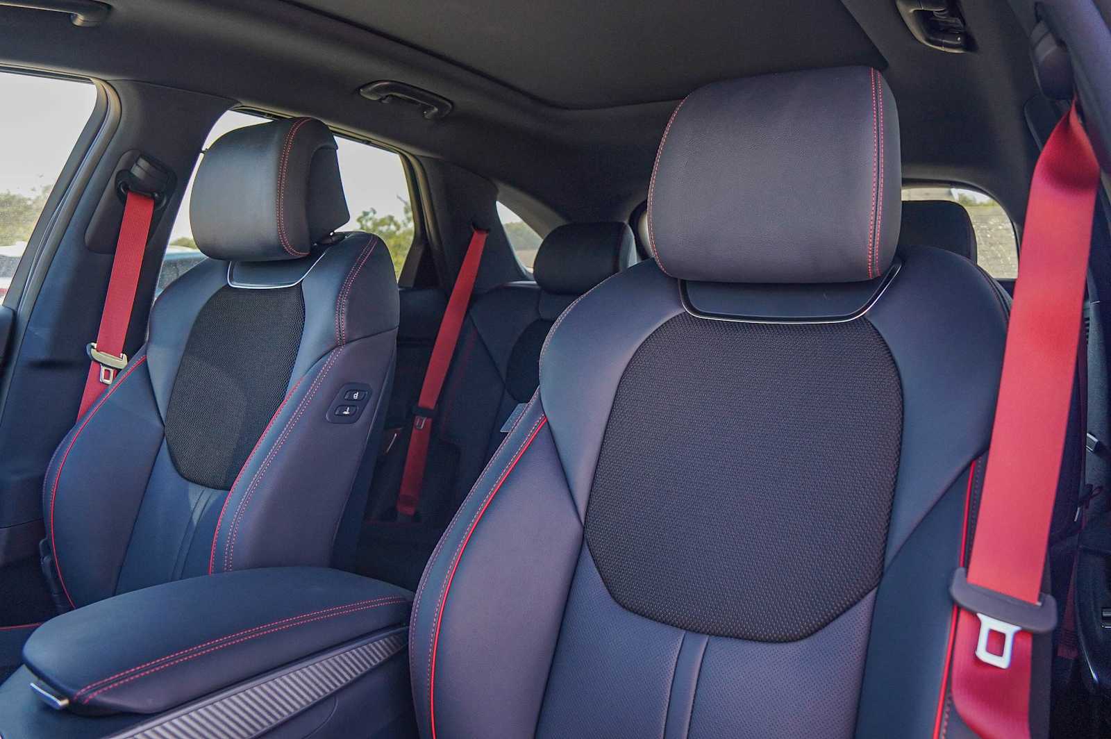 Thumbnail: 2023 Genesis GV70 - 12