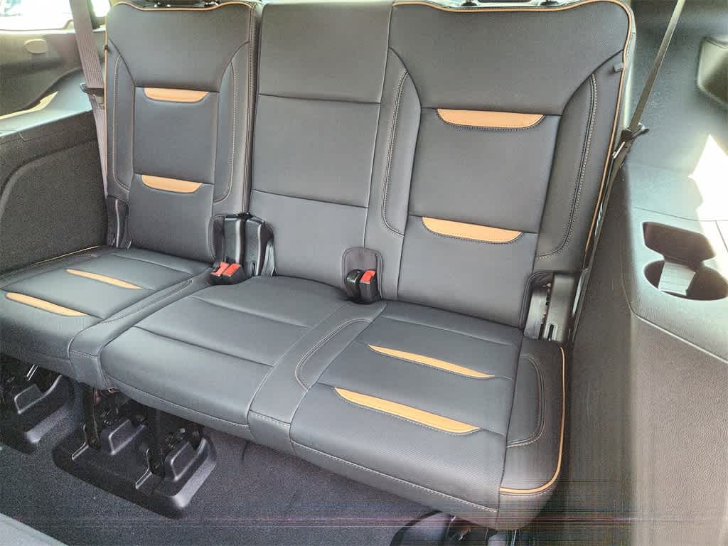 2024 GMC Yukon AT4 32
