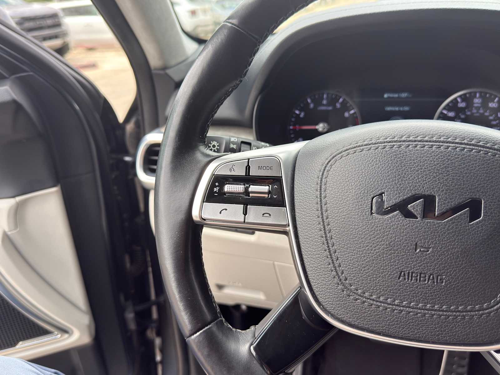 Thumbnail: 2022 Kia Telluride - 19