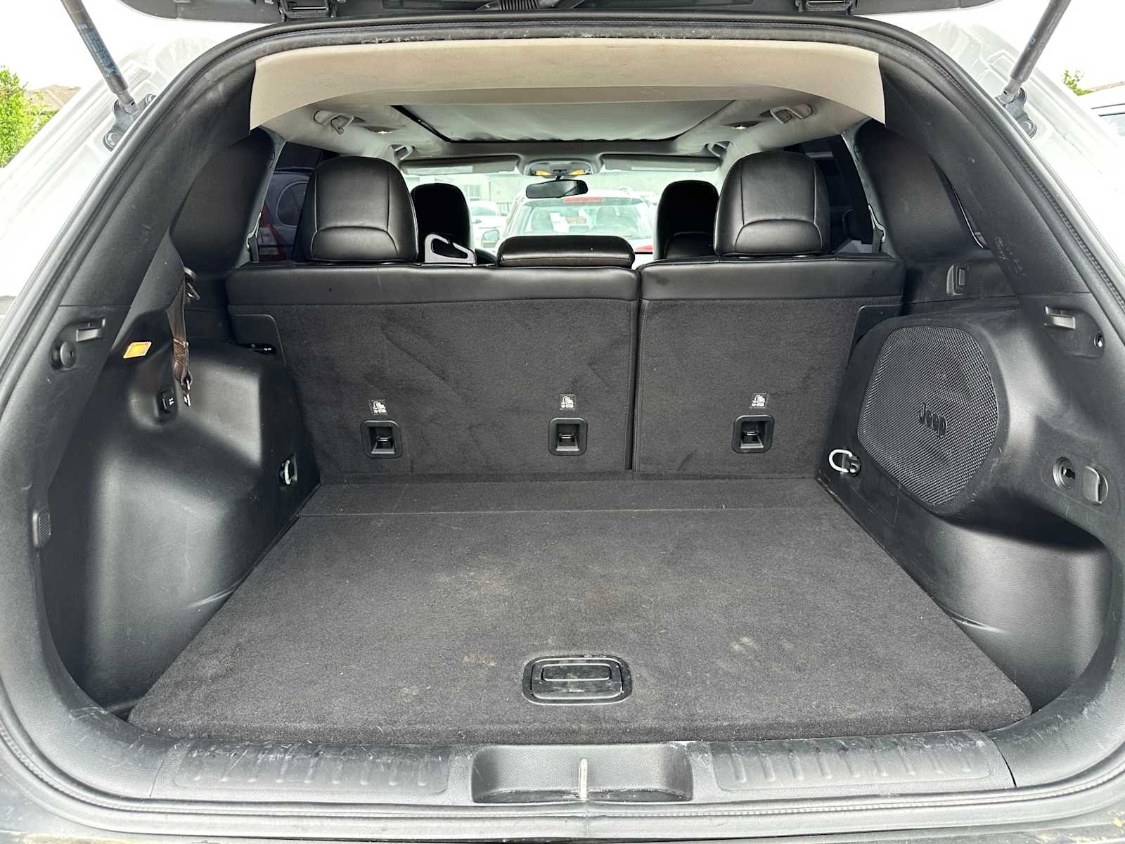 Thumbnail: 2019 Jeep Cherokee - 25