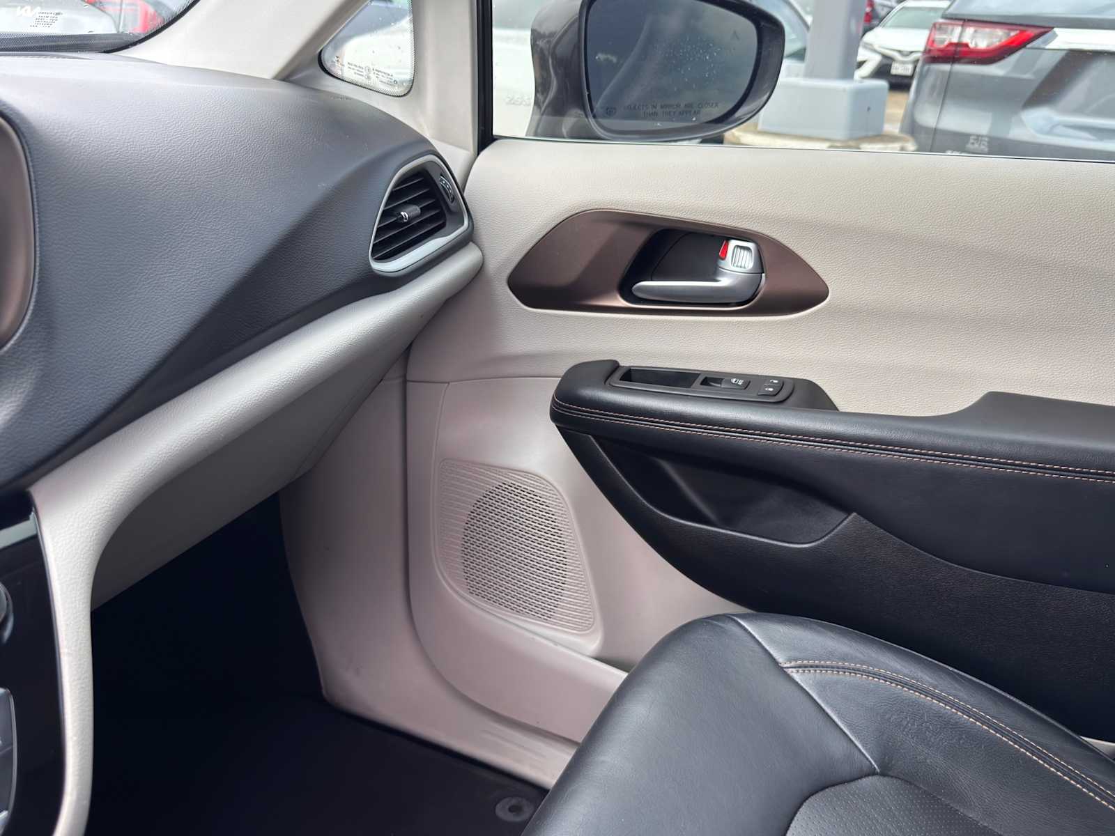 Thumbnail: 2018 Chrysler Pacifica - 16