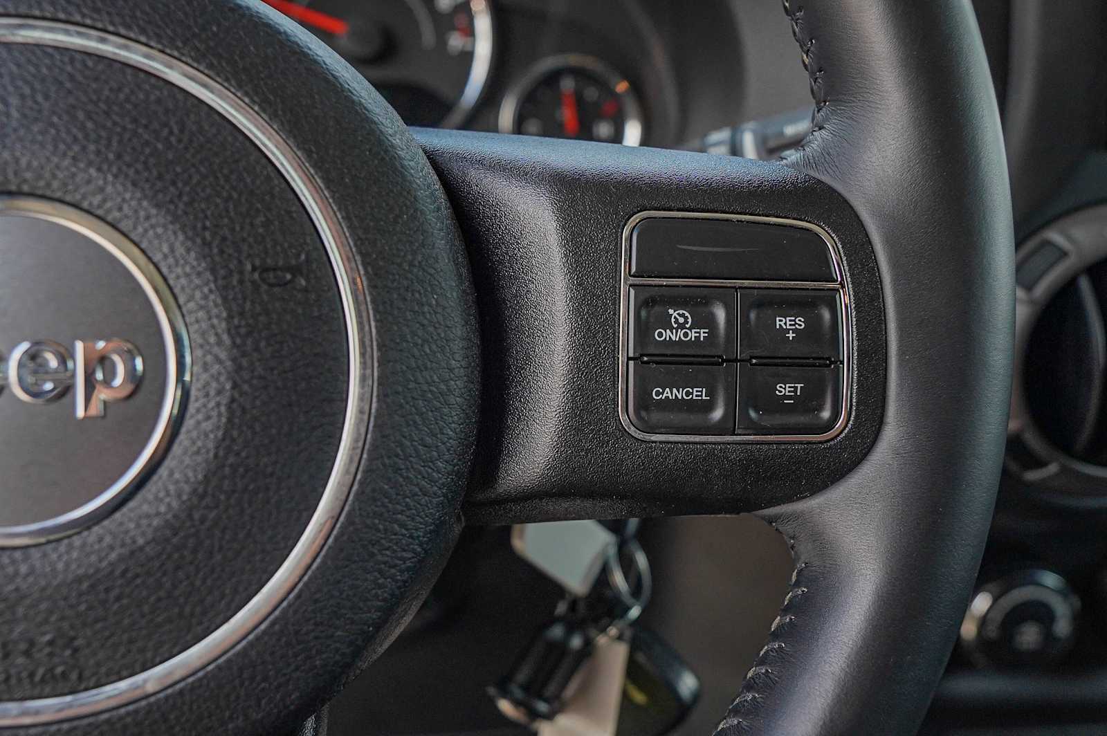 Thumbnail: 2016 Jeep Wrangler - 14