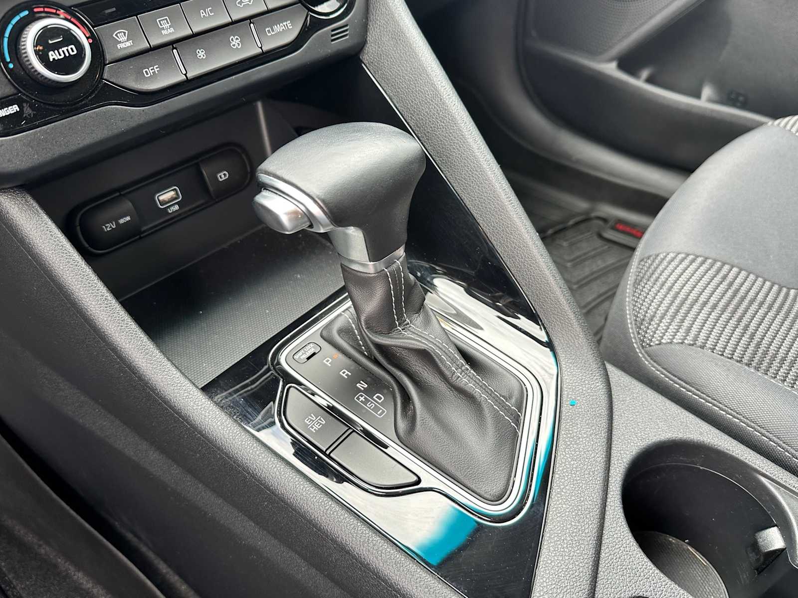 Thumbnail: 2020 Kia Niro - 13