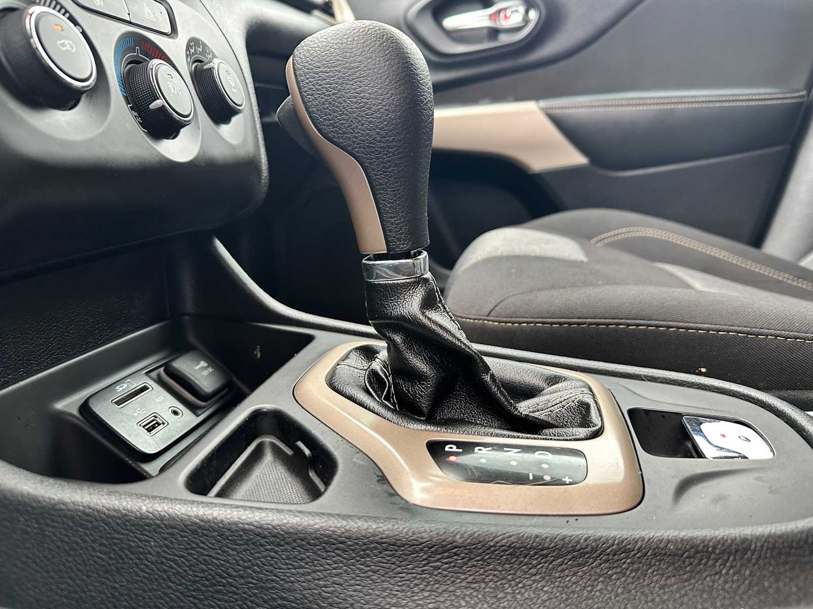 Thumbnail: 2018 Jeep Cherokee - 9