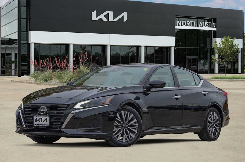 Used 2024 Nissan Altima 2.5 SV Sedan