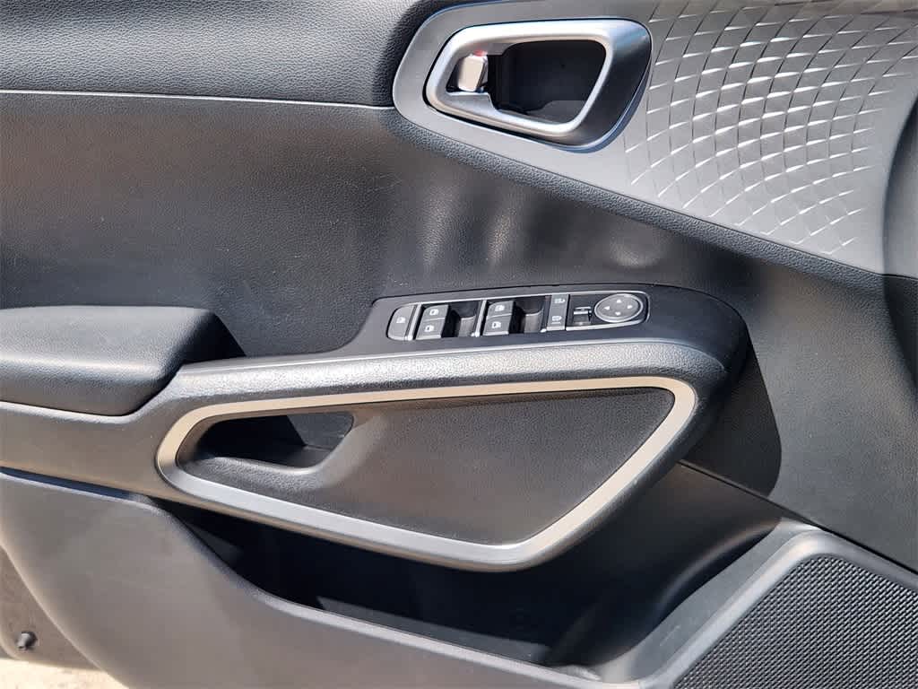 2023 Kia Soul LX 23