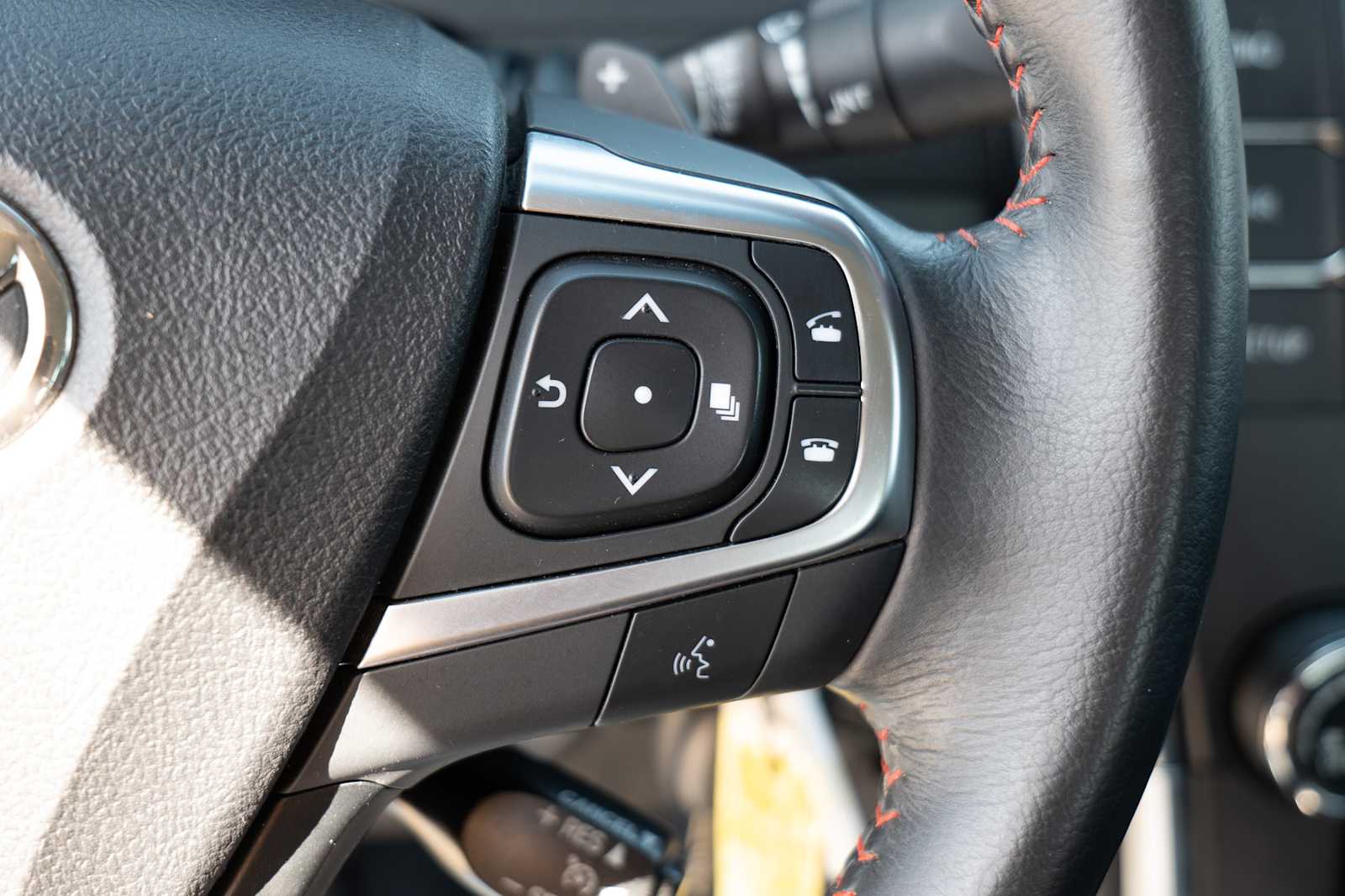 Thumbnail: 2015 Toyota Camry - 14