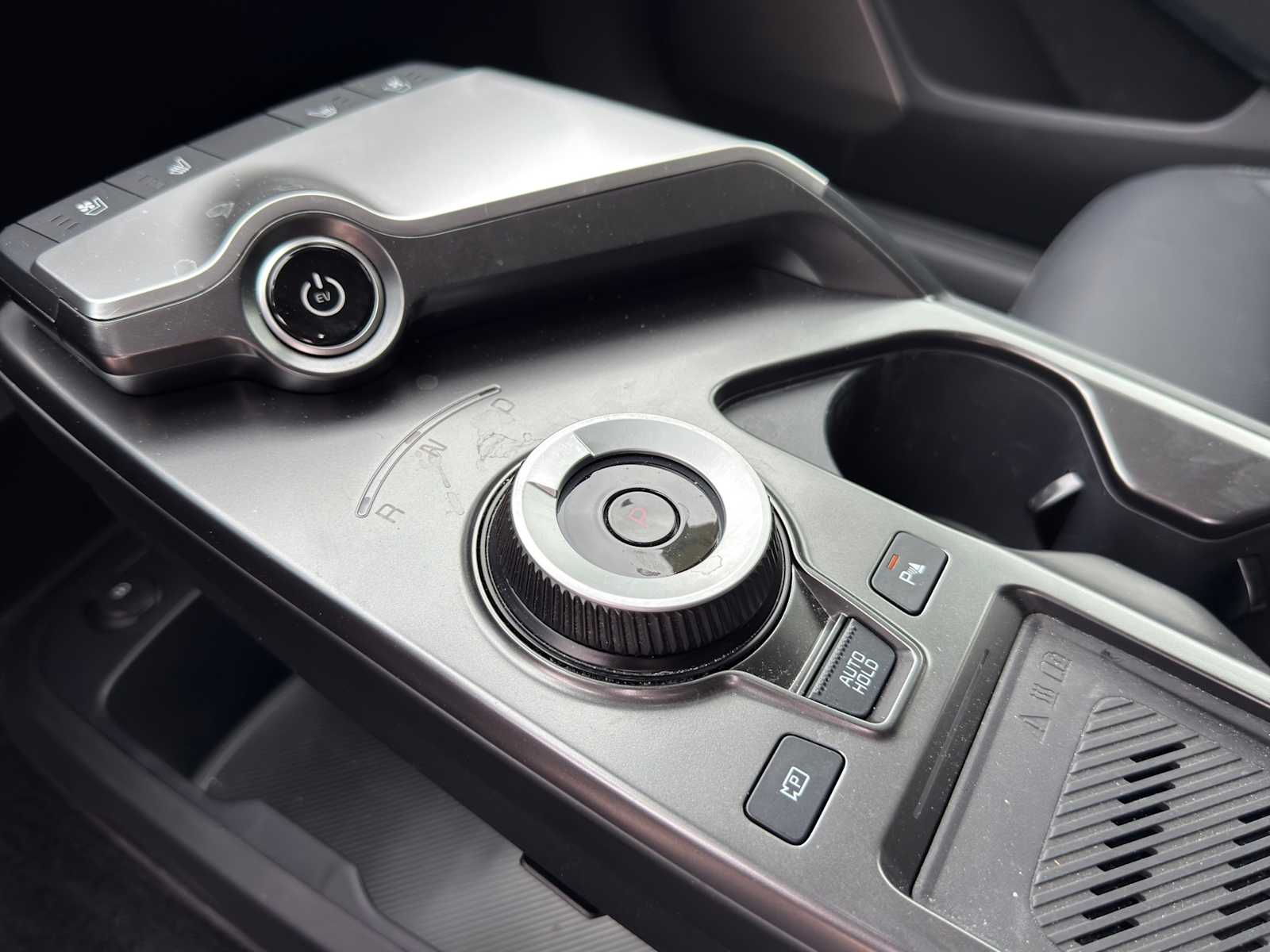 Thumbnail: 2023 Kia EV6 - 16