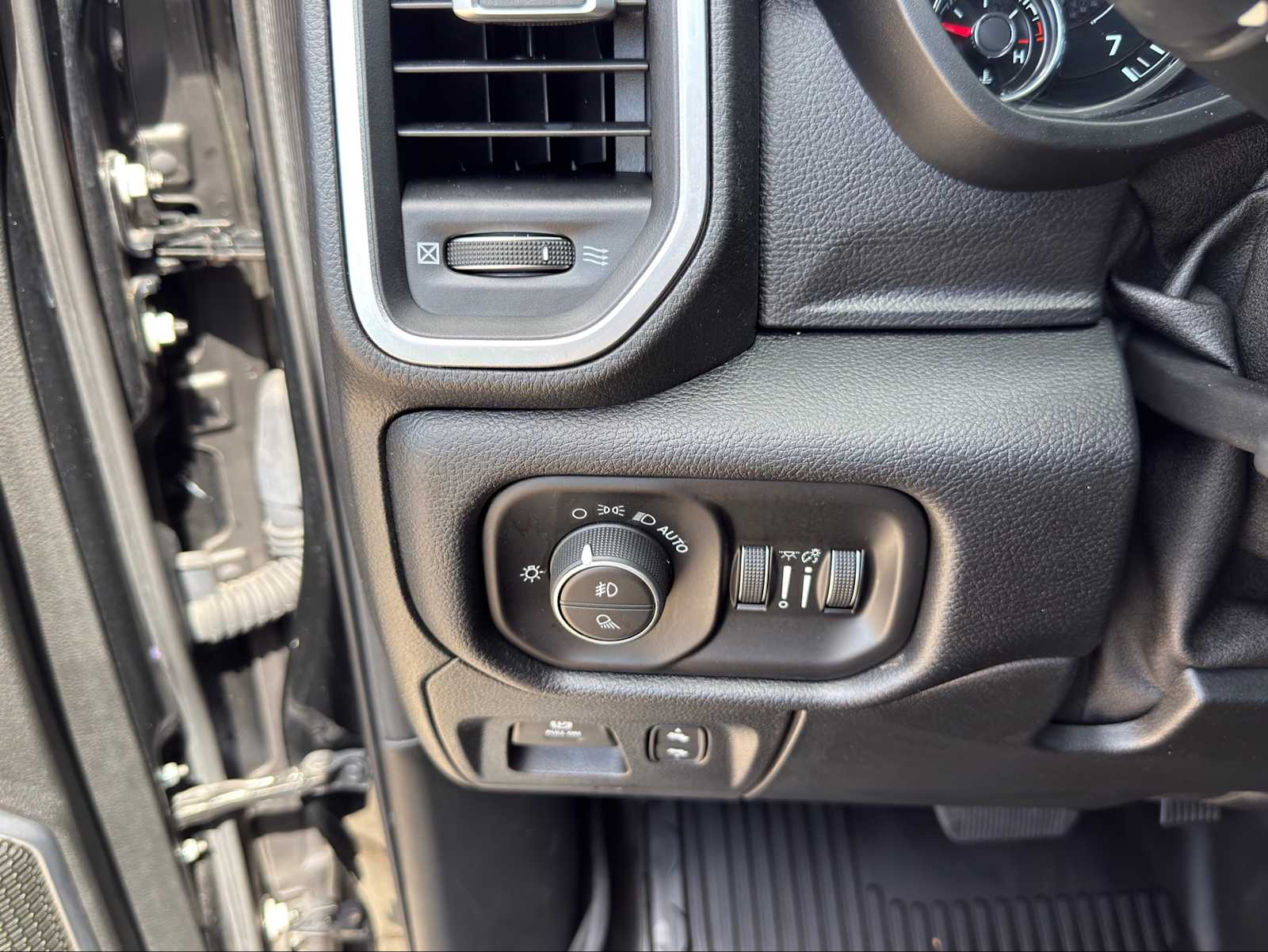 Thumbnail: 2020 RAM 1500 - 22
