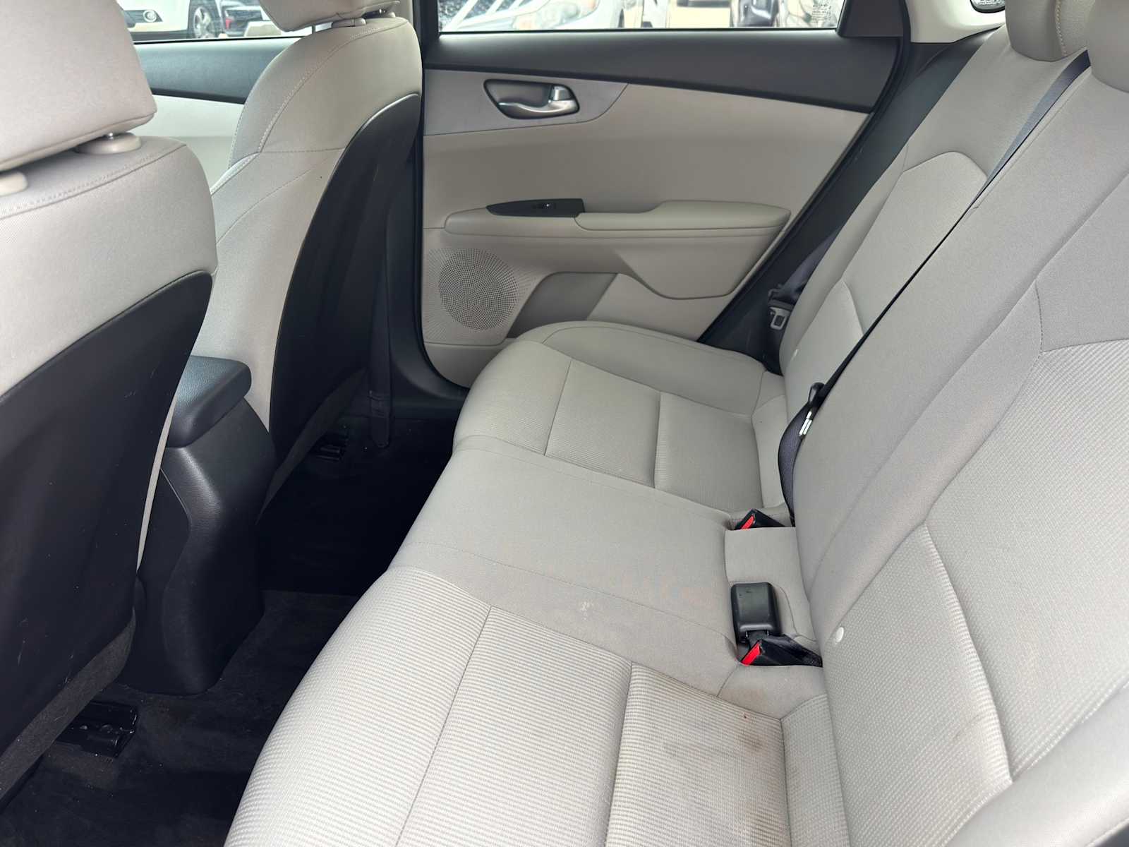 Thumbnail: 2021 Kia Forte - 25