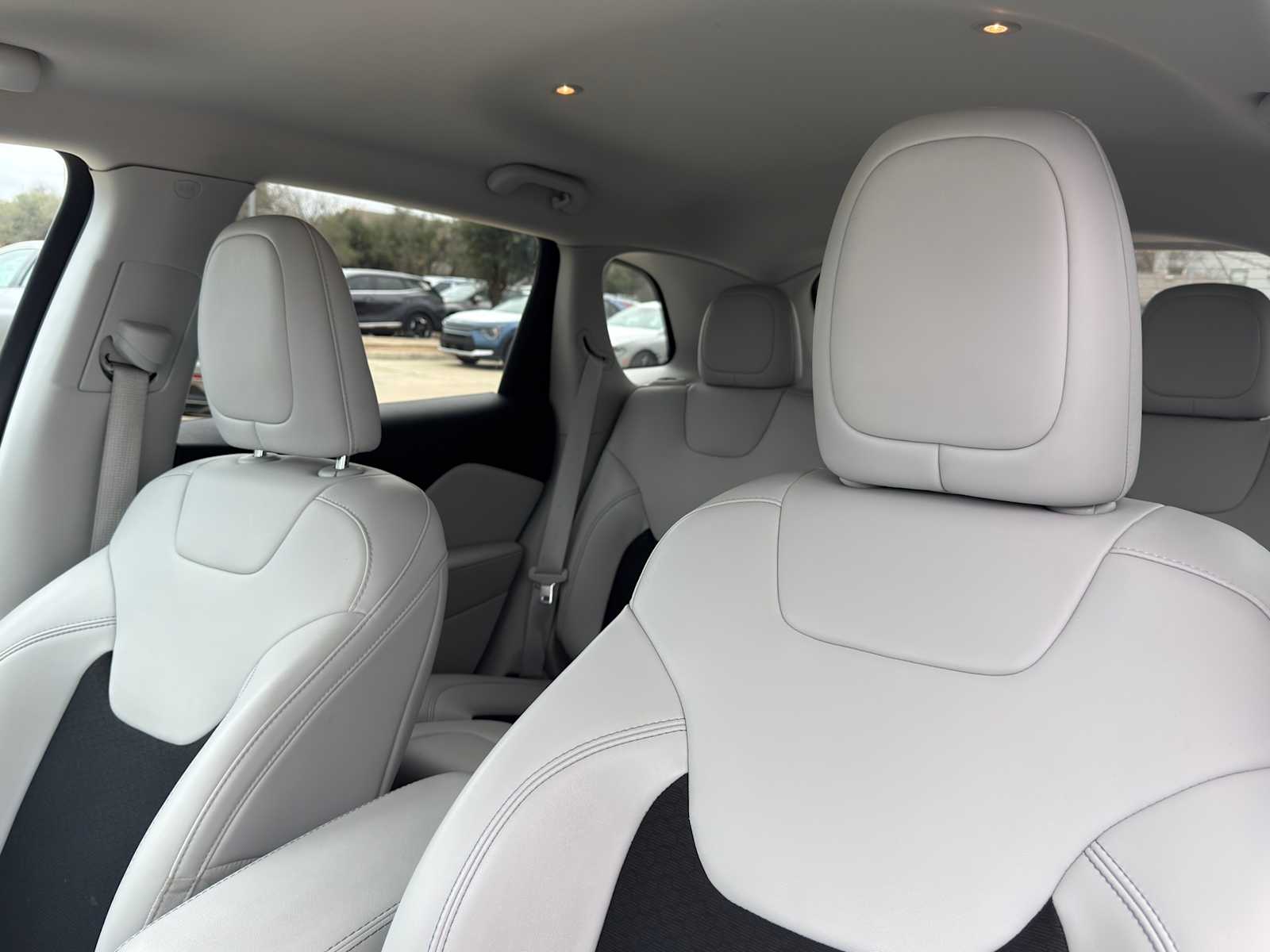 Thumbnail: 2021 Jeep Cherokee - 12