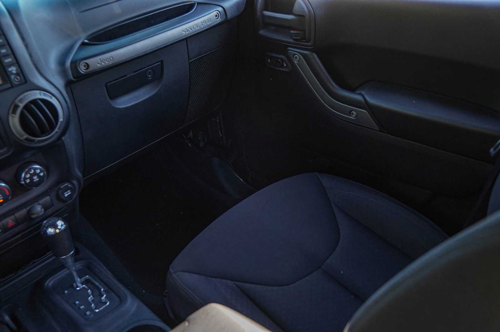 Thumbnail: 2014 Jeep Wrangler - 24