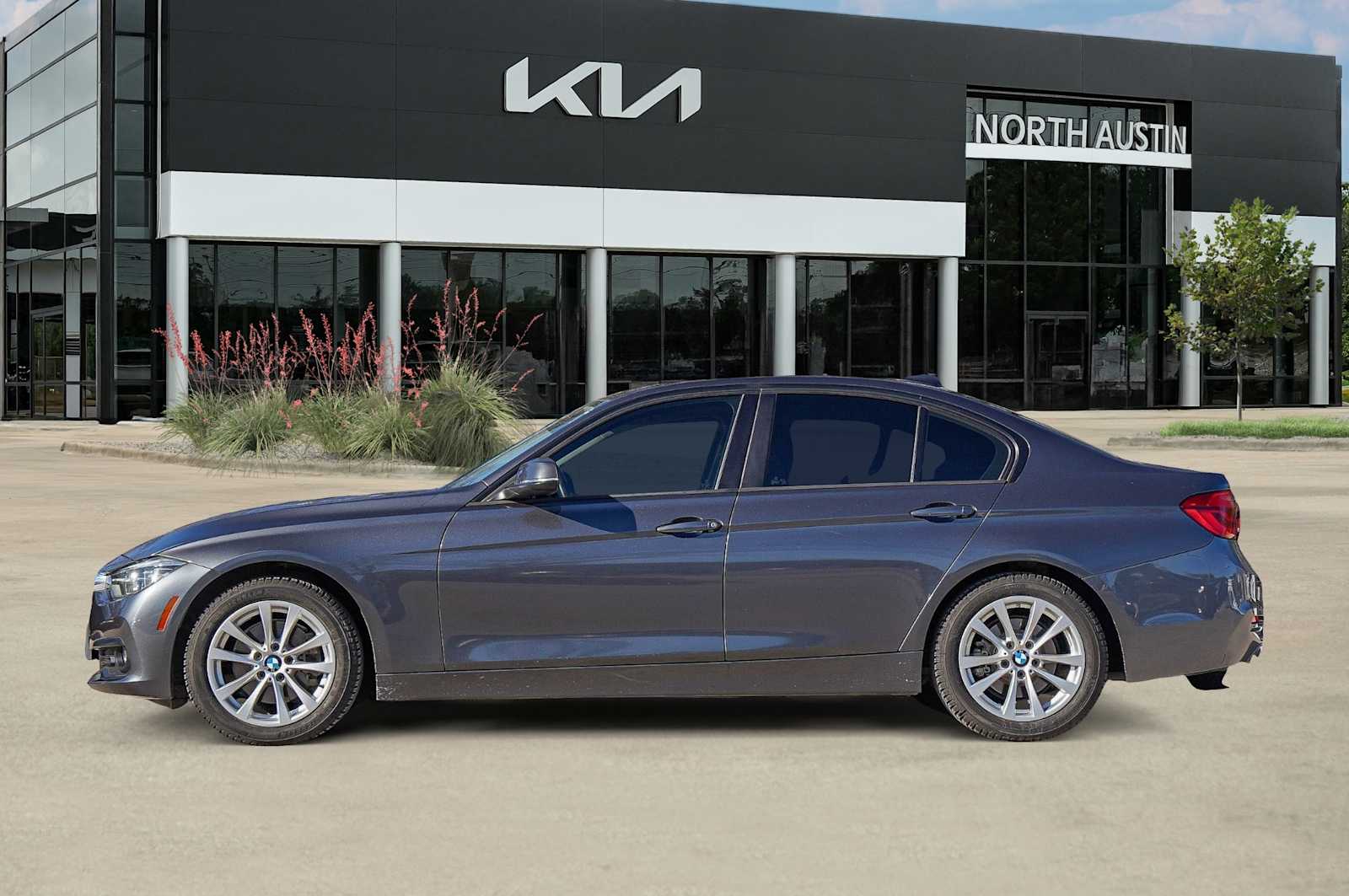 Thumbnail: 2018 BMW 3 Series - 4