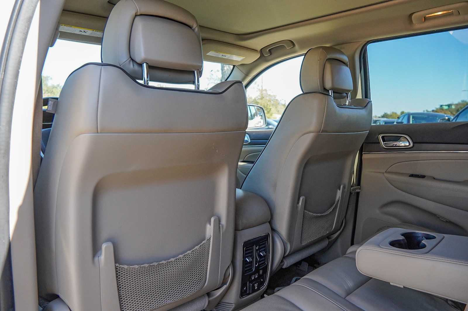 Thumbnail: 2015 Jeep Grand Cherokee - 30