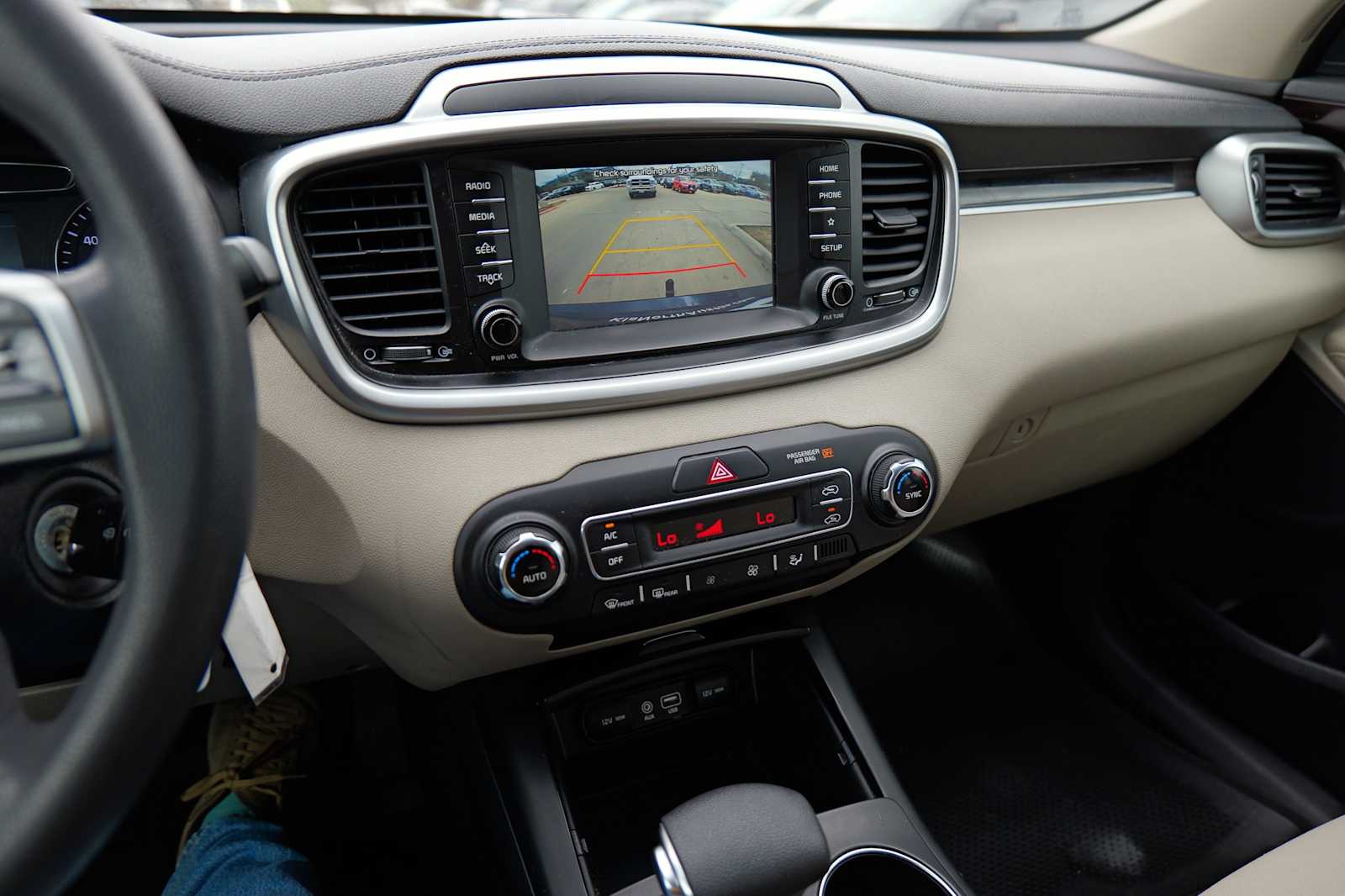 Thumbnail: 2019 Kia Sorento - 16