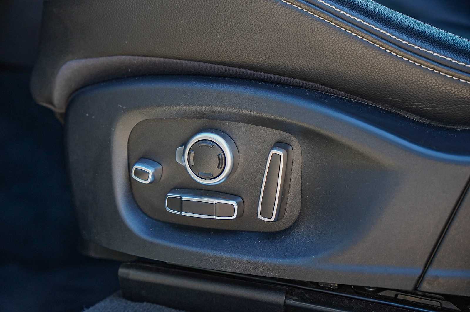 Thumbnail: 2020 Jaguar F-Pace - 25