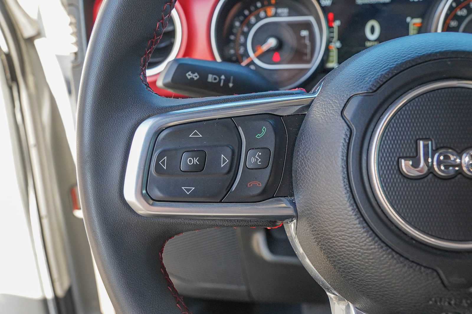 Thumbnail: 2023 Jeep Gladiator - 15