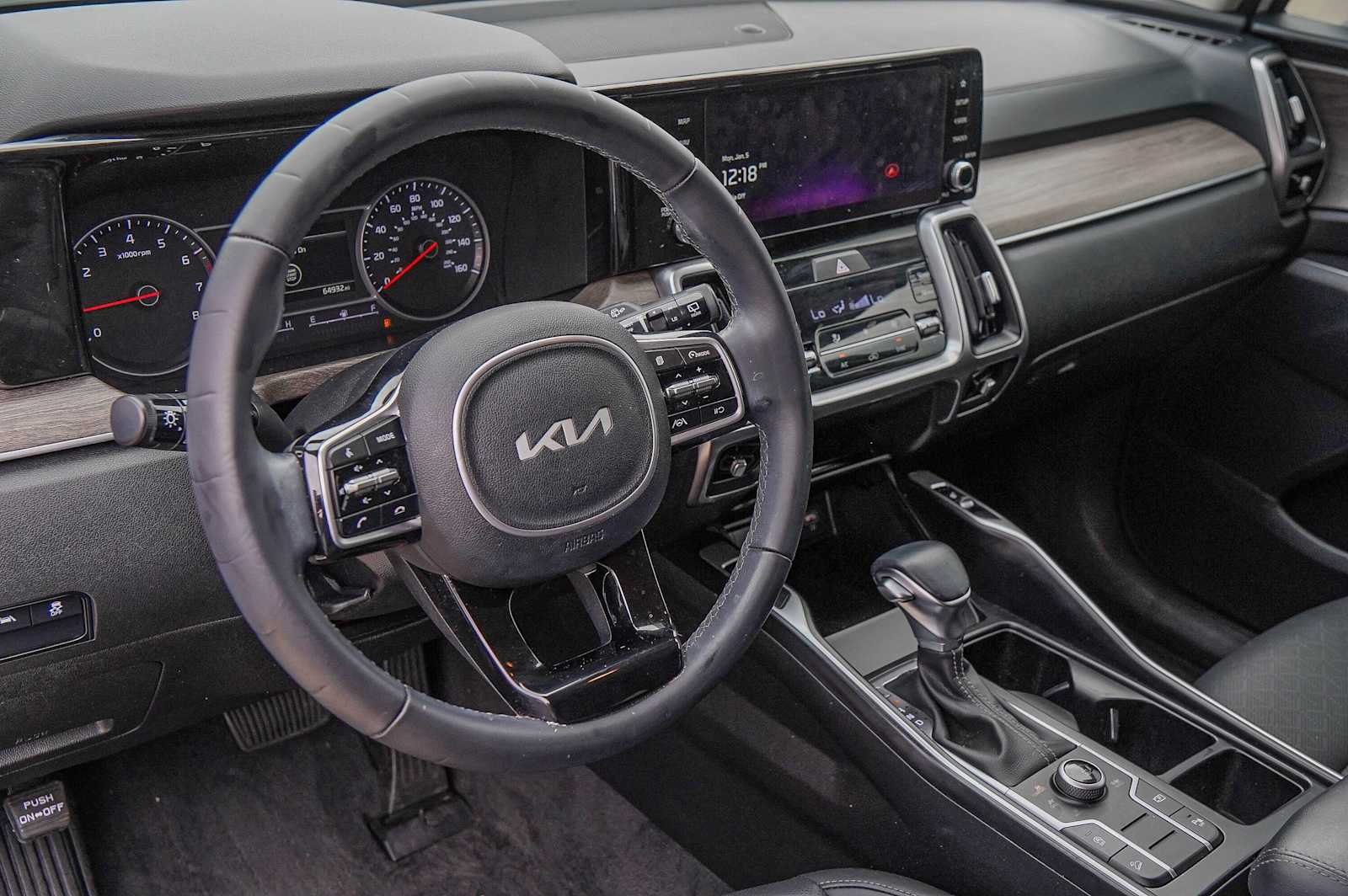 Thumbnail: 2023 Kia Sorento - 9