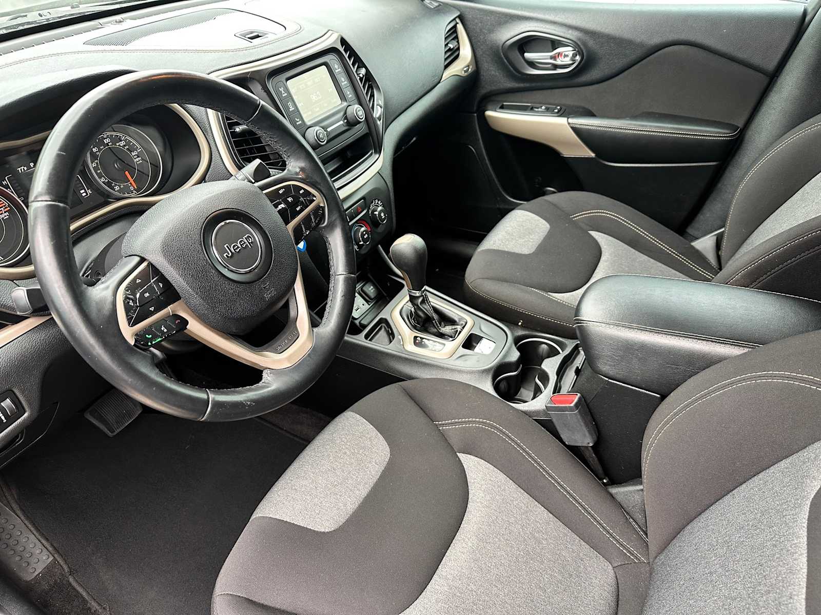 Thumbnail: 2018 Jeep Cherokee - 7