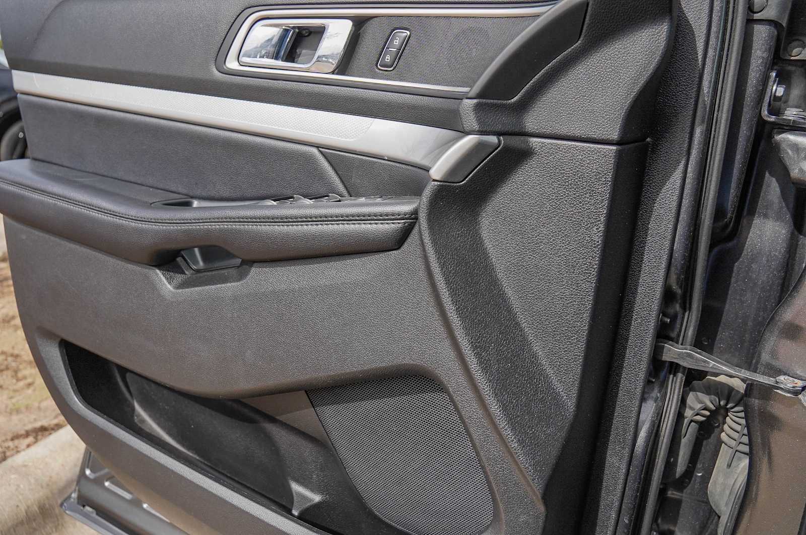 Thumbnail: 2017 Ford Explorer - 16