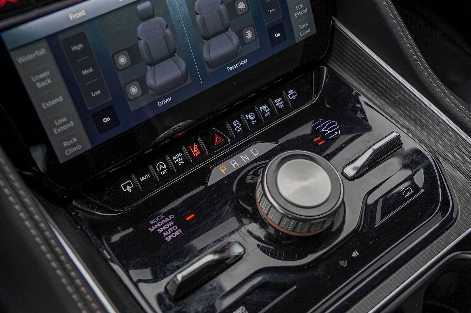 Thumbnail: 2024 Jeep Grand Wagoneer - 21