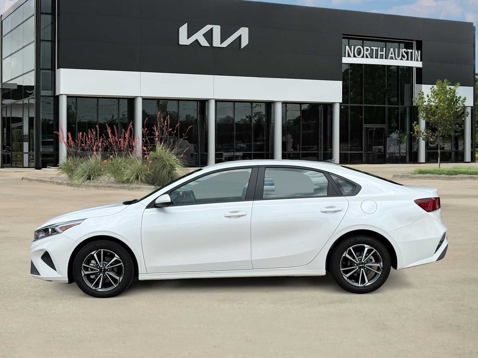 Thumbnail: 2023 Kia Forte - 4