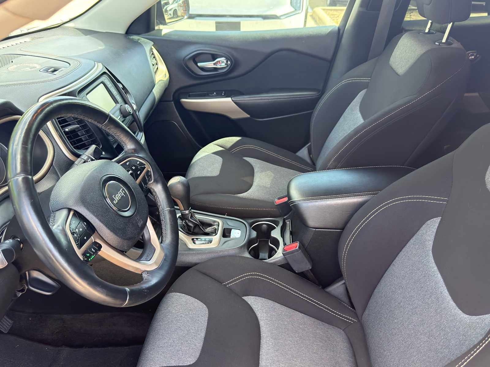 Thumbnail: 2018 Jeep Cherokee - 9