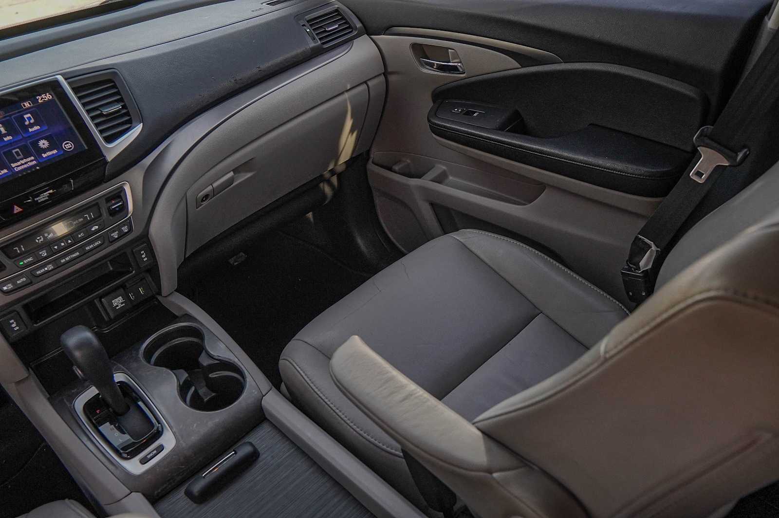 Thumbnail: 2017 Honda Pilot - 25