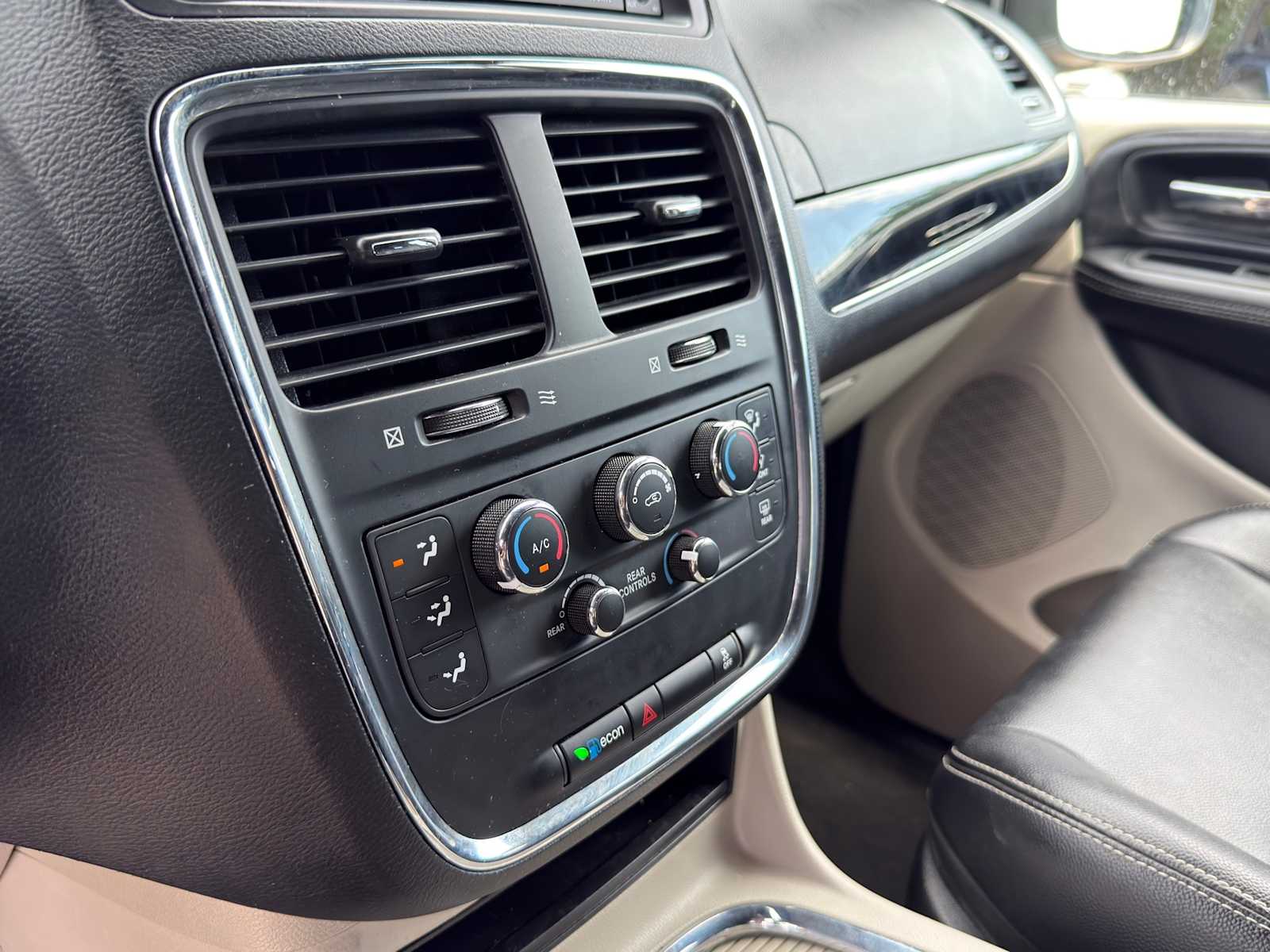Thumbnail: 2019 Dodge Grand Caravan - 12