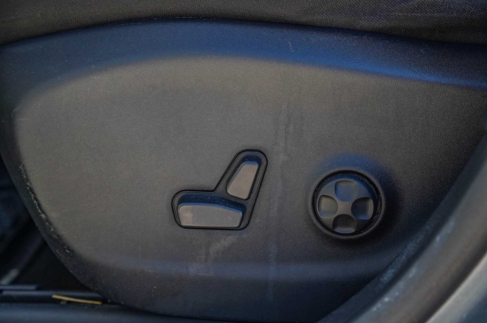 Thumbnail: 2016 Jeep Cherokee - 24