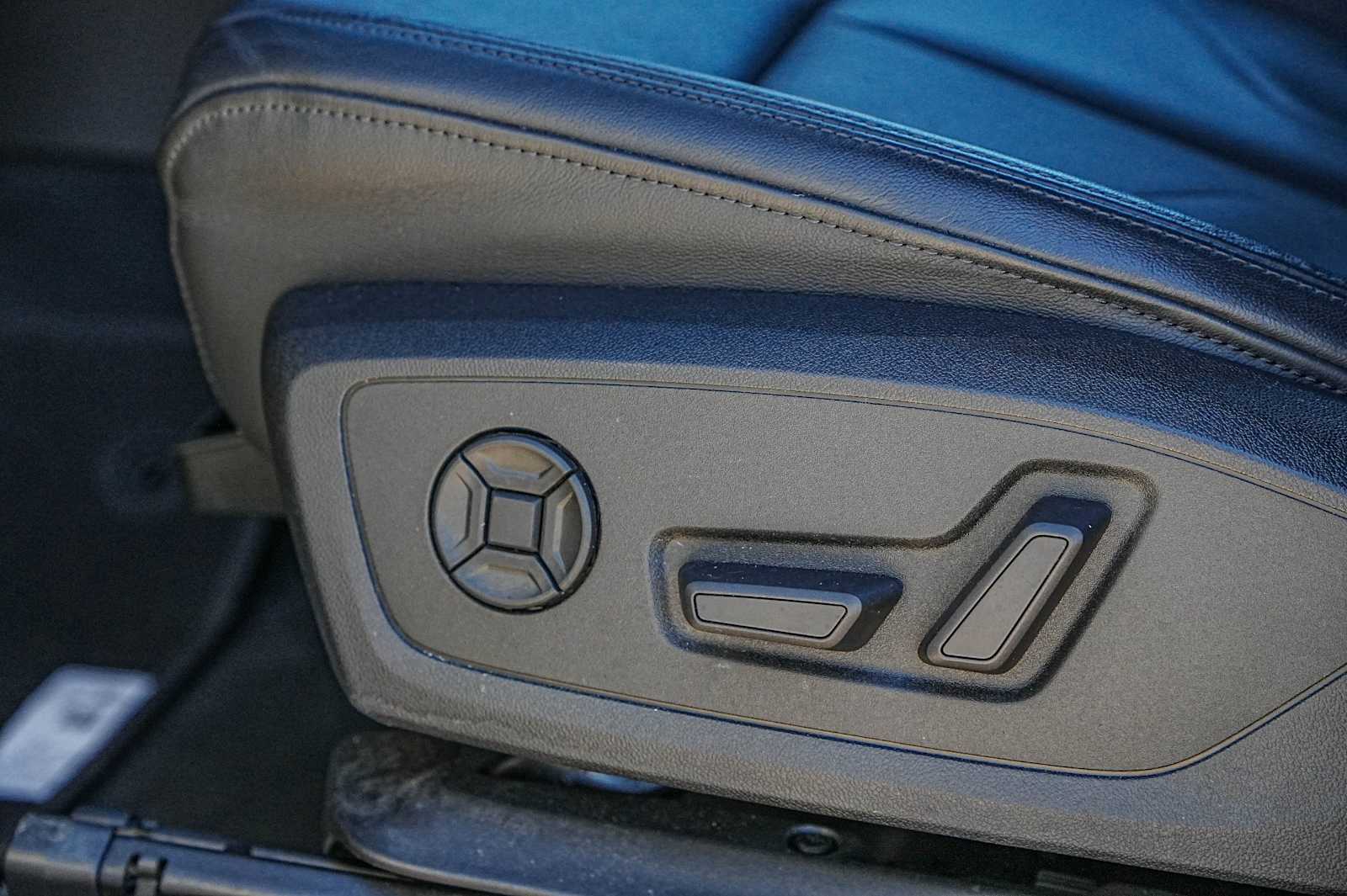 Thumbnail: 2020 Audi Q3 - 25