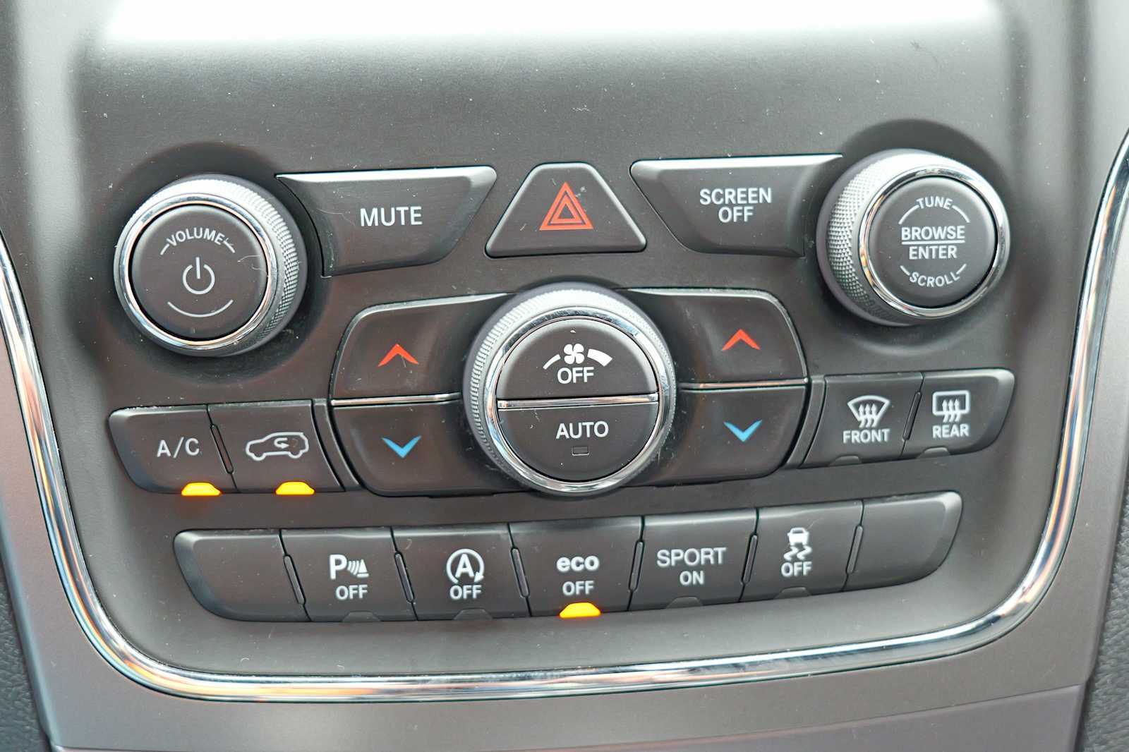 Thumbnail: 2018 Jeep Grand Cherokee - 17