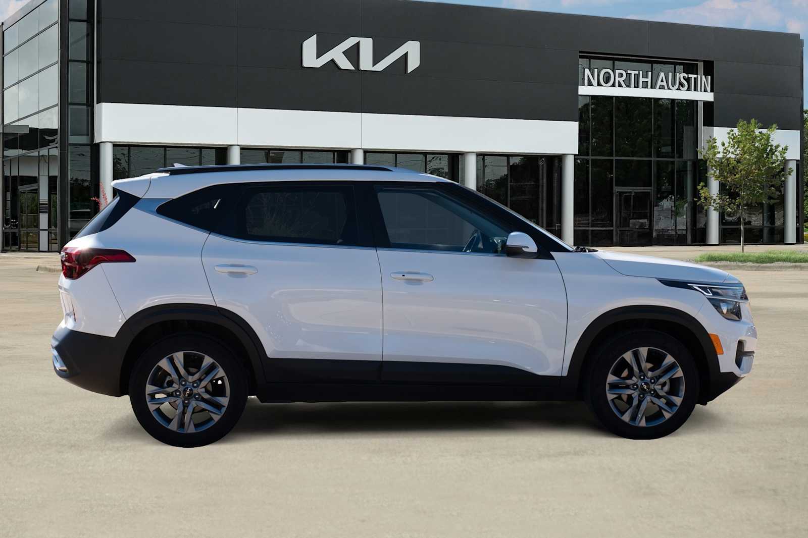 Thumbnail: 2023 Kia Seltos - 7