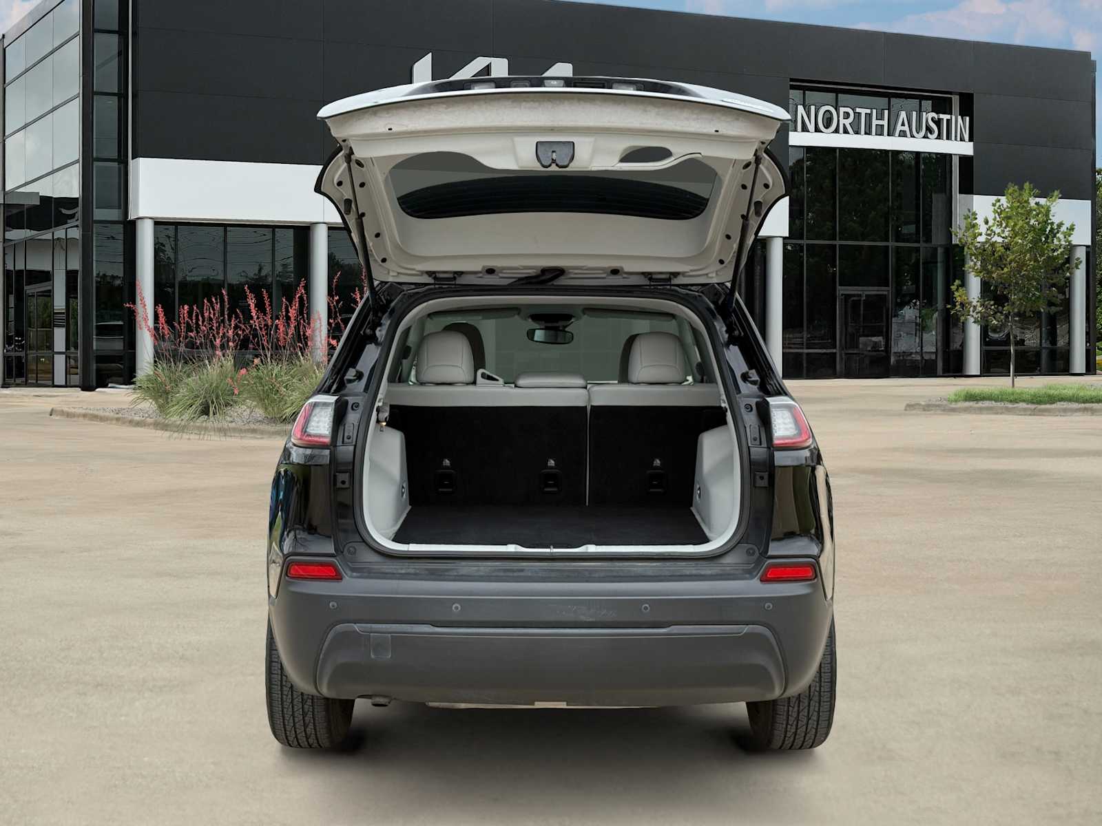 Thumbnail: 2021 Jeep Cherokee - 9