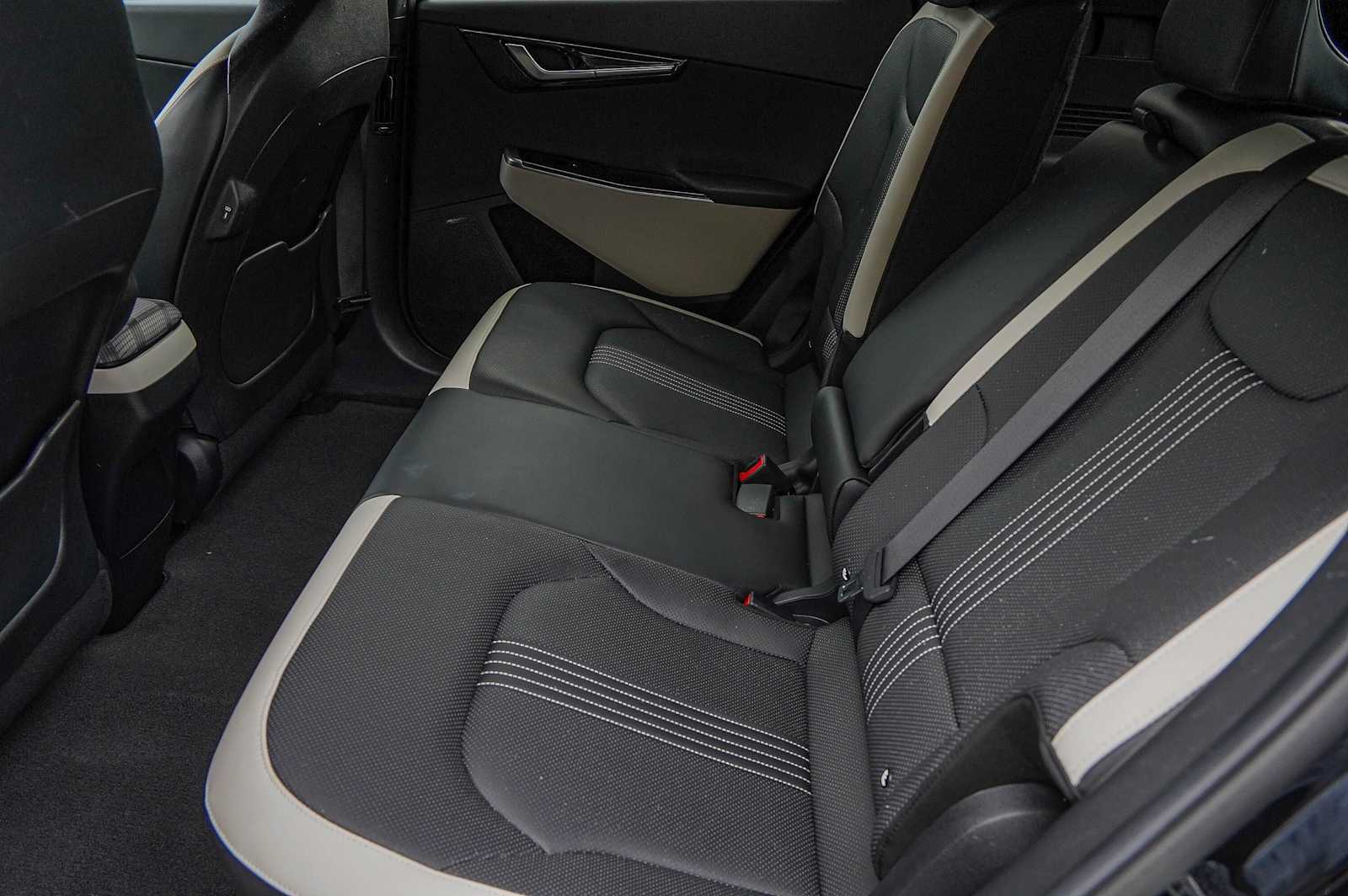 Thumbnail: 2022 Kia EV6 - 30