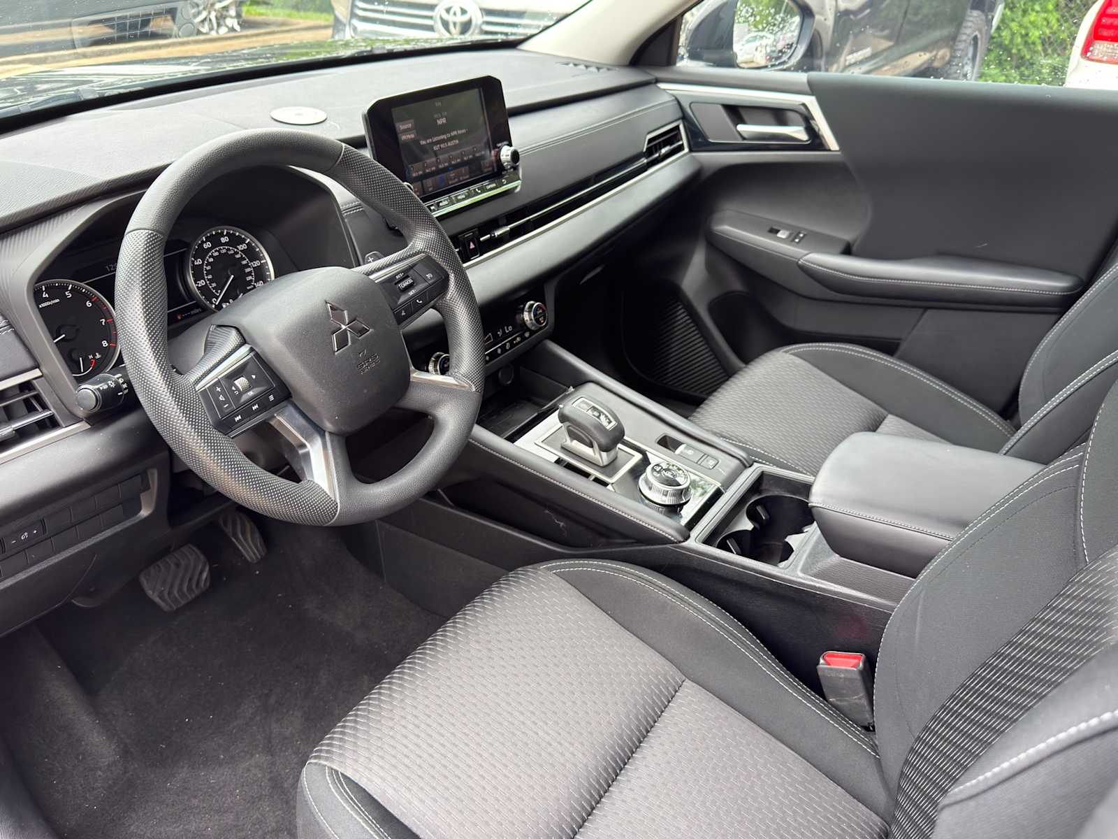 Thumbnail: 2022 Mitsubishi Outlander - 7