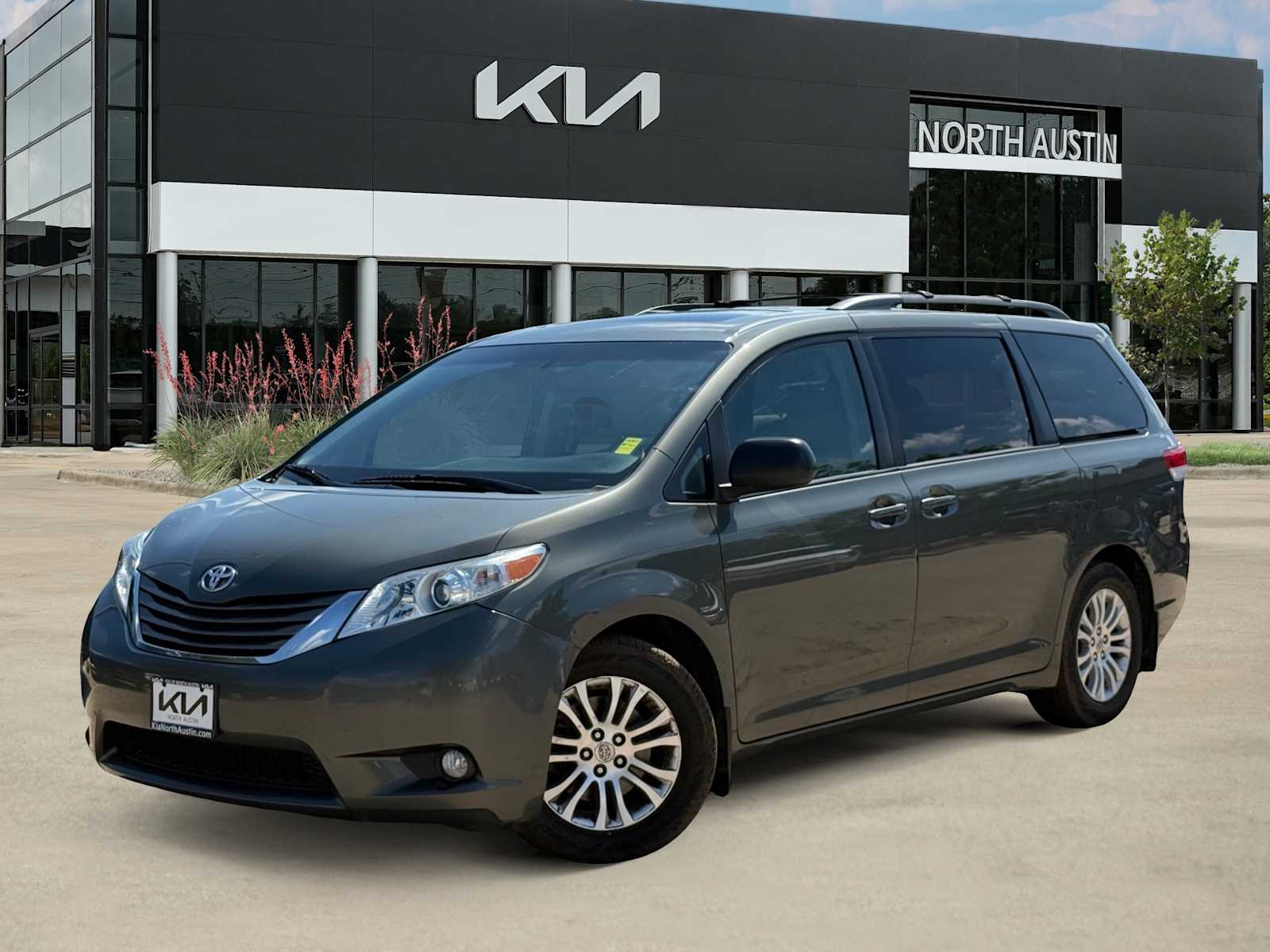 2012 Toyota Sienna XLE -
                  Austin, TX