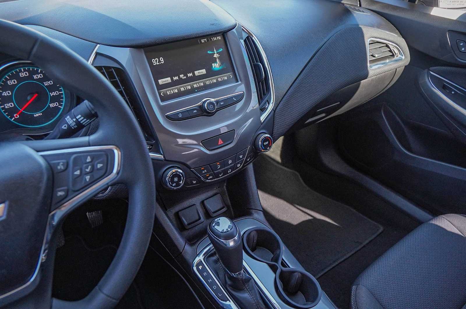 Thumbnail: 2017 Chevrolet Cruze - 17