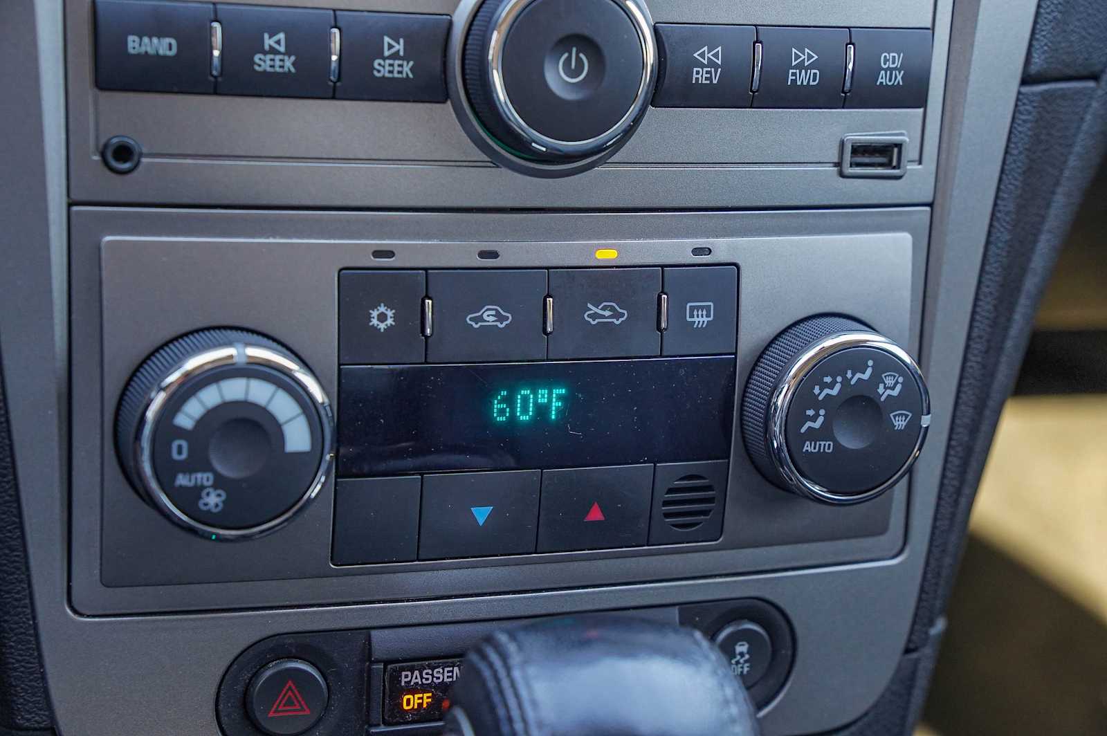 Thumbnail: 2012 Chevrolet Malibu - 18