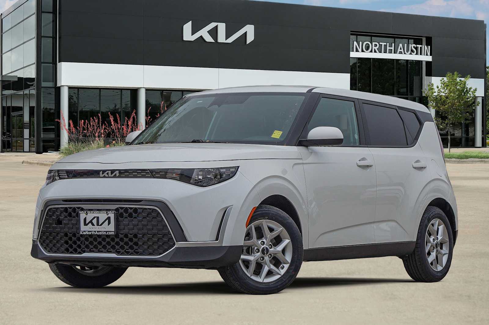 2024 Kia Soul LX's photo